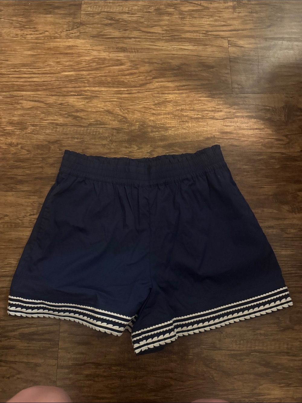 NWOT Caroline constas shorts size large